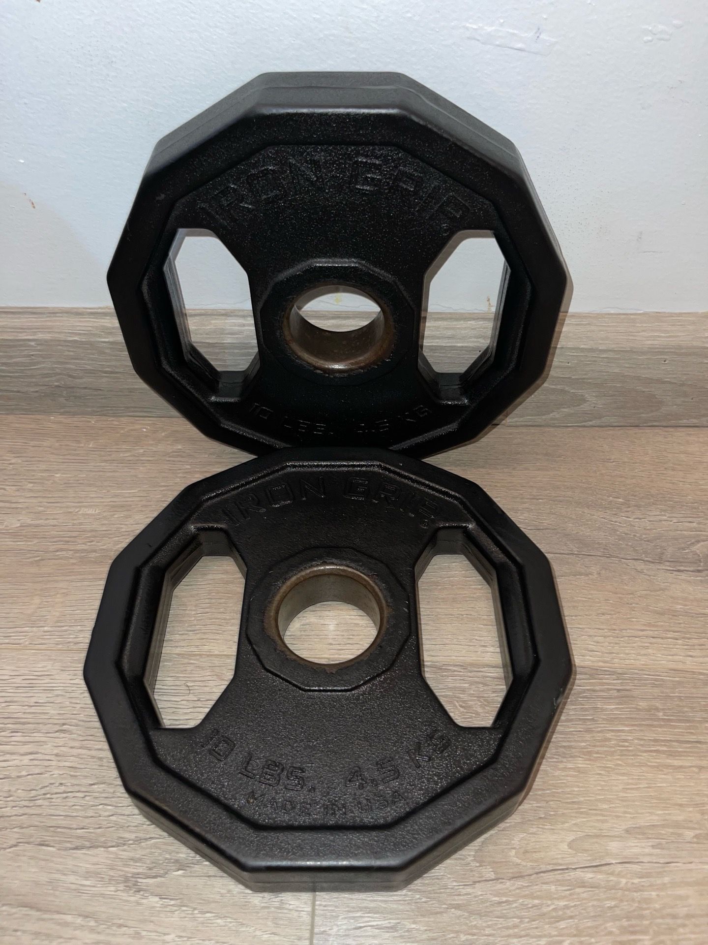 Pre-Owned Pair Of 10lbs Iron Grip Urethane Coated Weight Plates