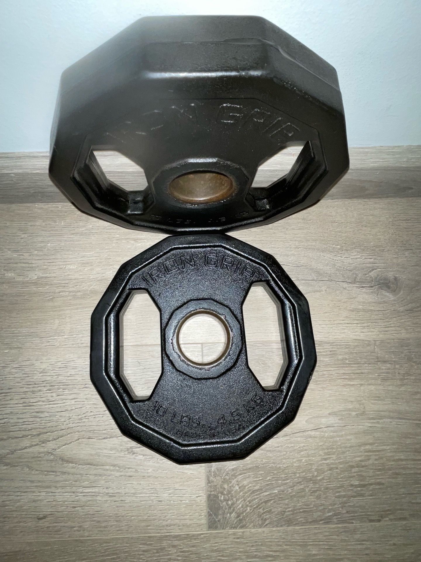 Pre-Owned Pair Of 10lbs Iron Grip Urethane Coated Weight Plates - photo 2