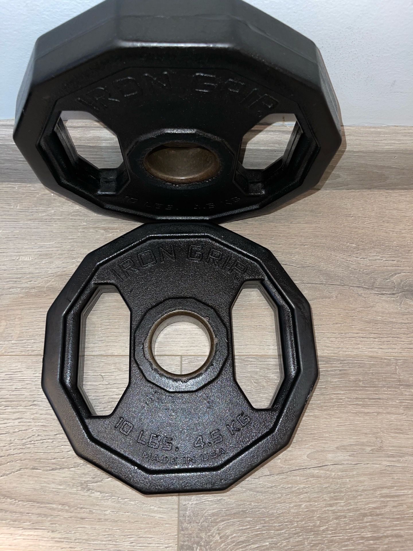 Pre-Owned Pair Of 10lbs Iron Grip Urethane Coated Weight Plates - photo 4