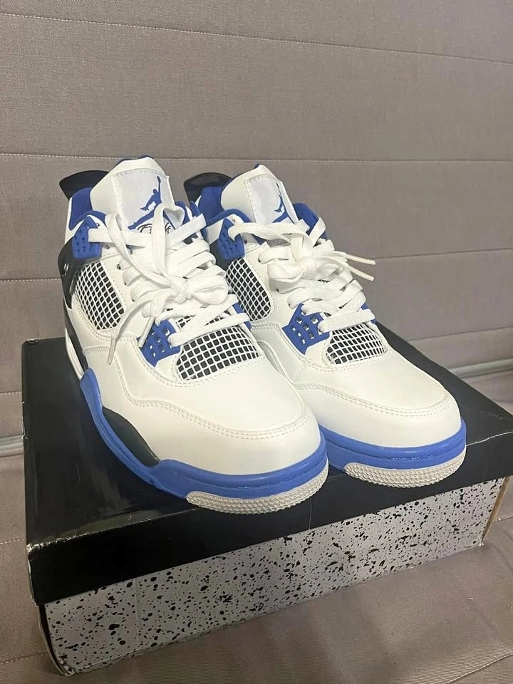 Air Jordan 4 Retro Military Blue (2024) – Brand New - Size: US 8