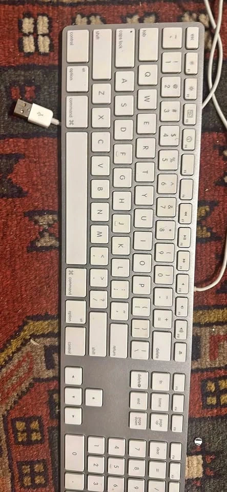 Apple Wired Keyboard with Numeric Keypad A1243