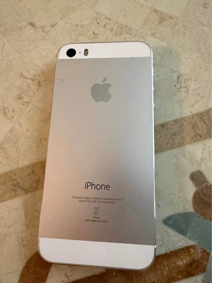[USED] Apple iPhone 5s 16GB – Silver – Works, Cracked Screen - photo 4