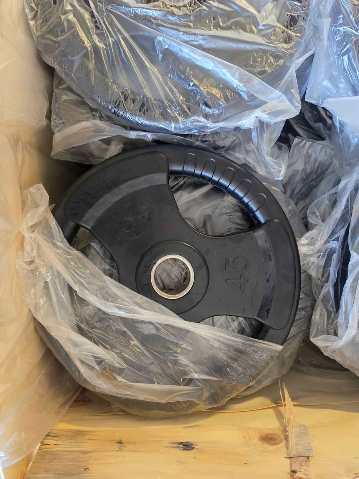 BRAND NEW!! 45lb Rubber Coated Plate - photo 2