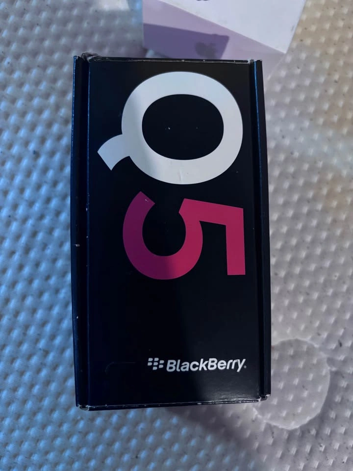 BlackBerry Q5 - photo 2