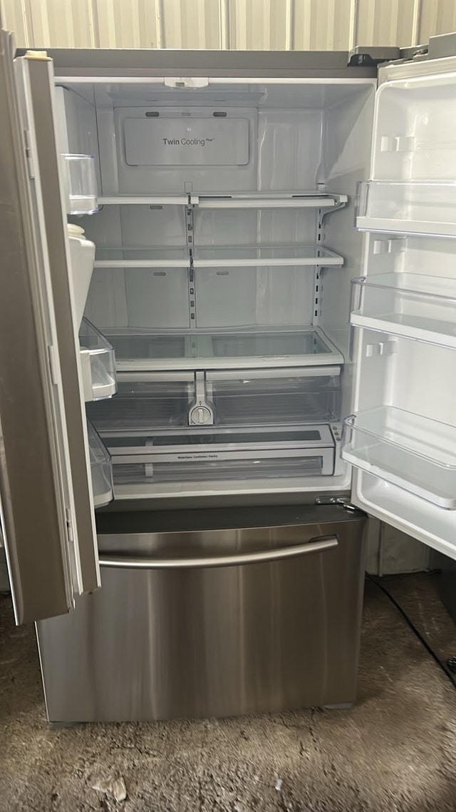 Samsung Refrigerator - photo 2
