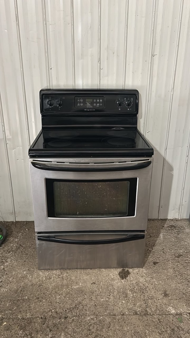 Frigidaire Electric Stove