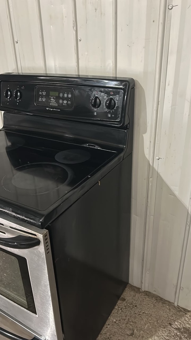 Frigidaire Electric Stove - photo 3