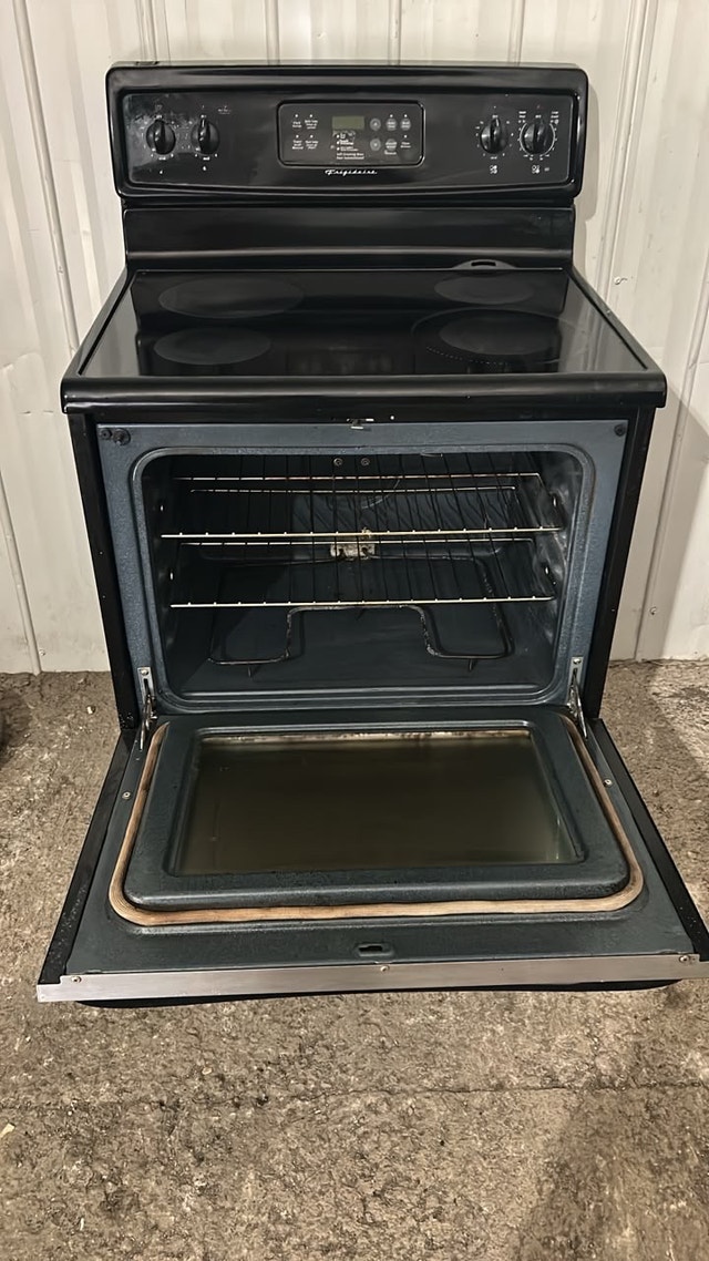 Frigidaire Electric Stove - photo 4