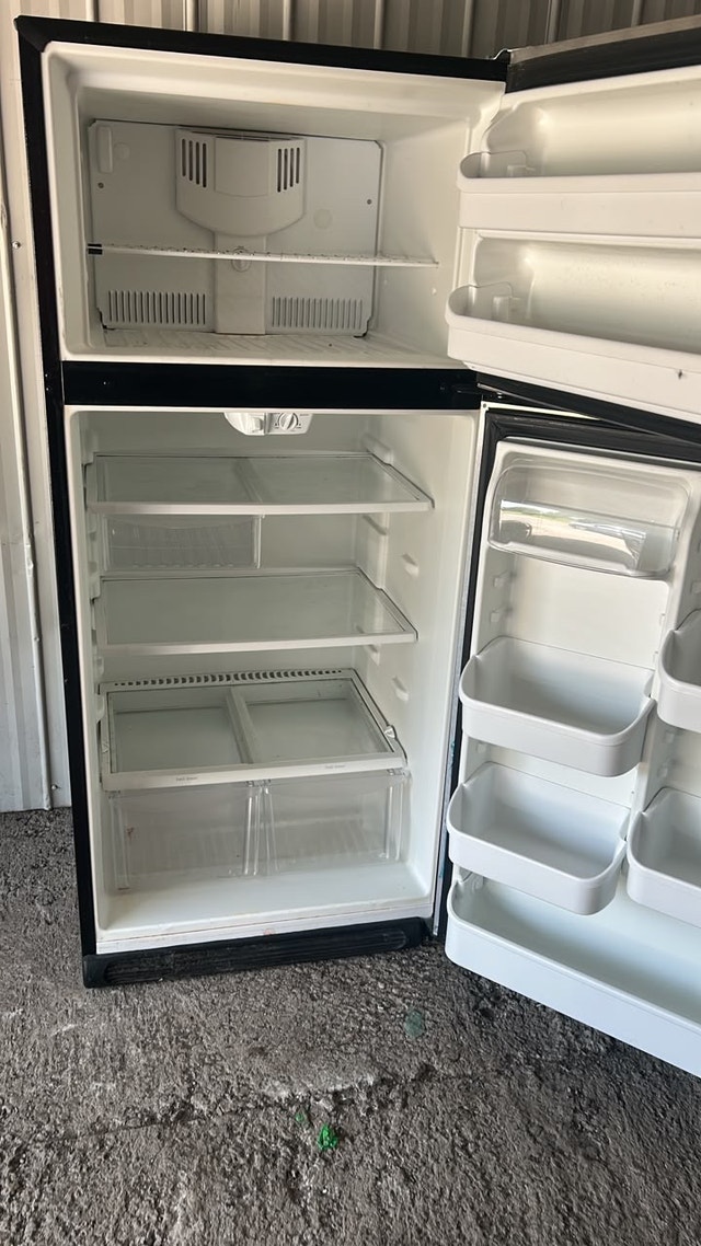 Frigidaire Refrigerator - photo 2