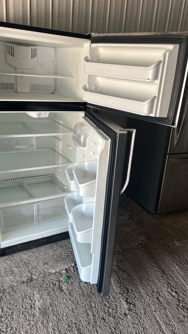 Frigidaire Refrigerator - photo 5