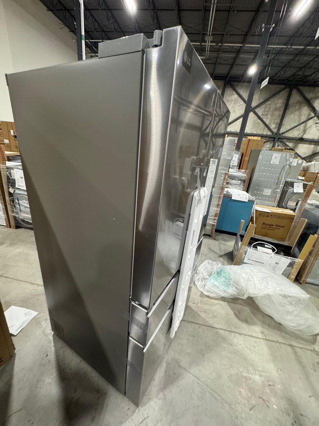 LG French Door Refrigerator brand new - photo 3