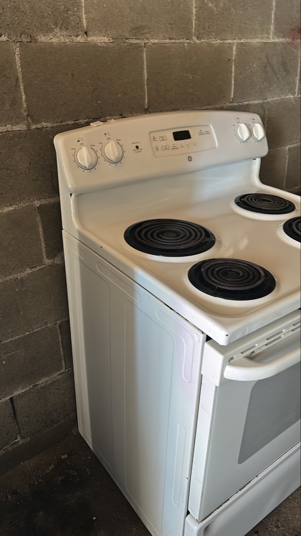 GE Electric Range - photo 3
