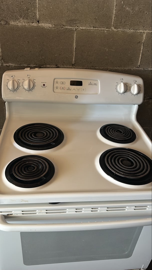 GE Electric Range - photo 4