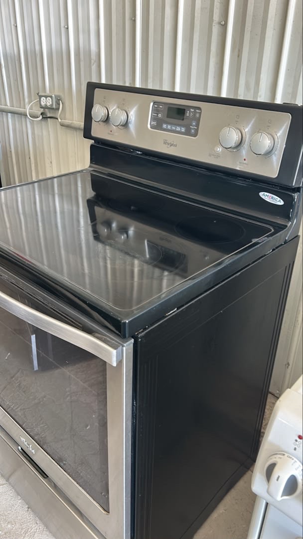 Whirlpool Electric Stove - photo 3