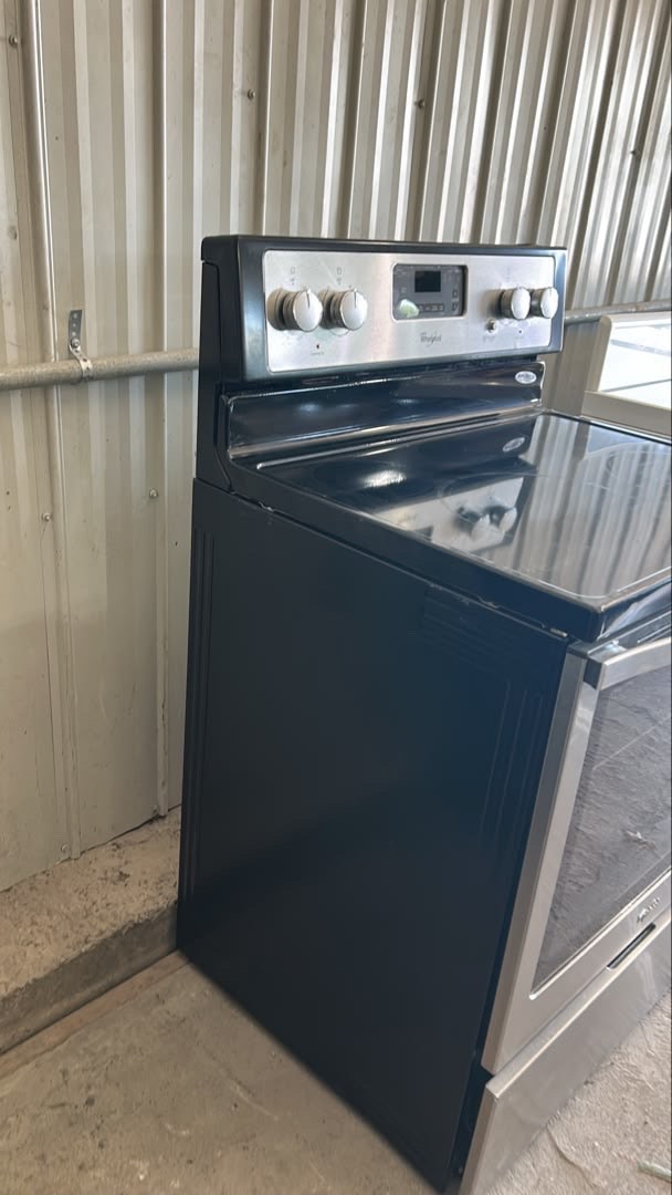 Whirlpool Electric Stove - photo 4