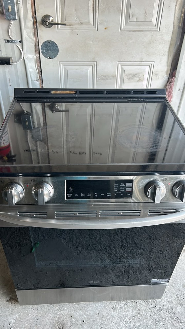 LG Electric Stove - photo 2