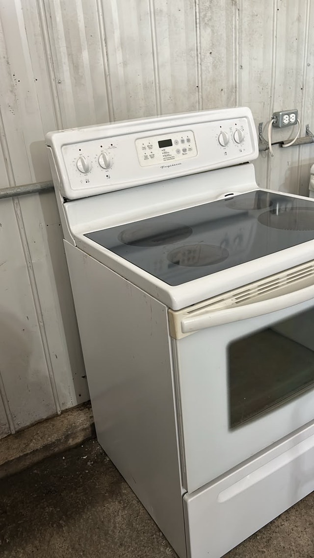 Frigidaire Electric Stove - photo 3