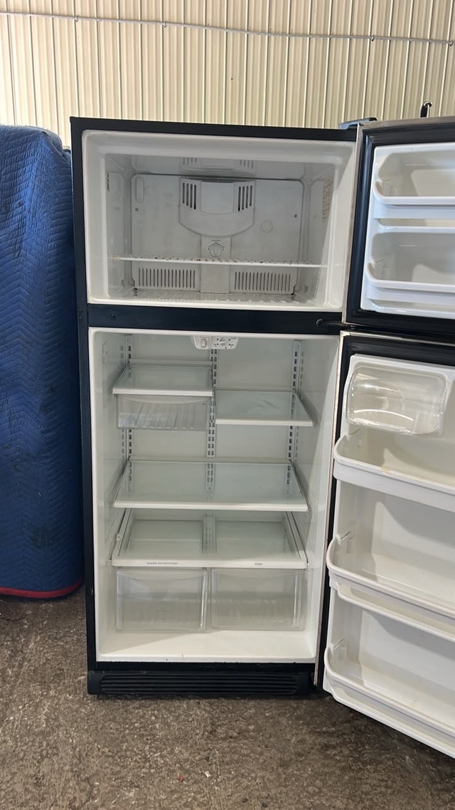 Frigidaire Refrigerator in good condition - photo 2