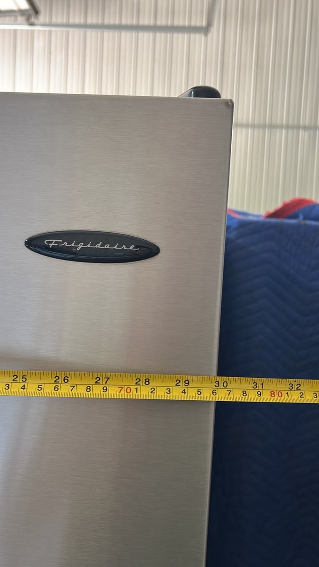 Frigidaire Refrigerator in good condition - photo 3