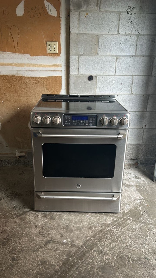 GE Slide-In Electric Range