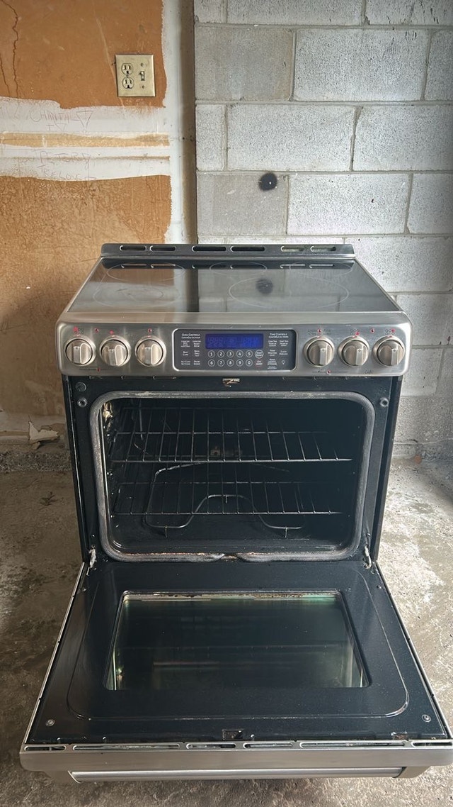 GE Slide-In Electric Range - photo 2