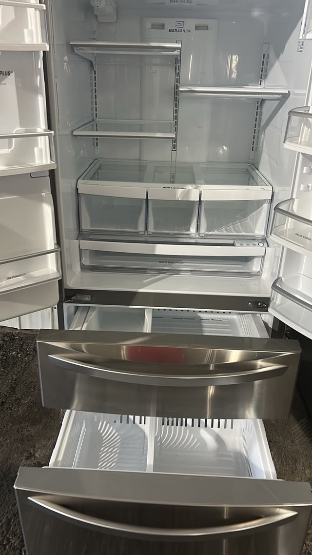 LG LMX25988ST Refrigerator in good condition - photo 2