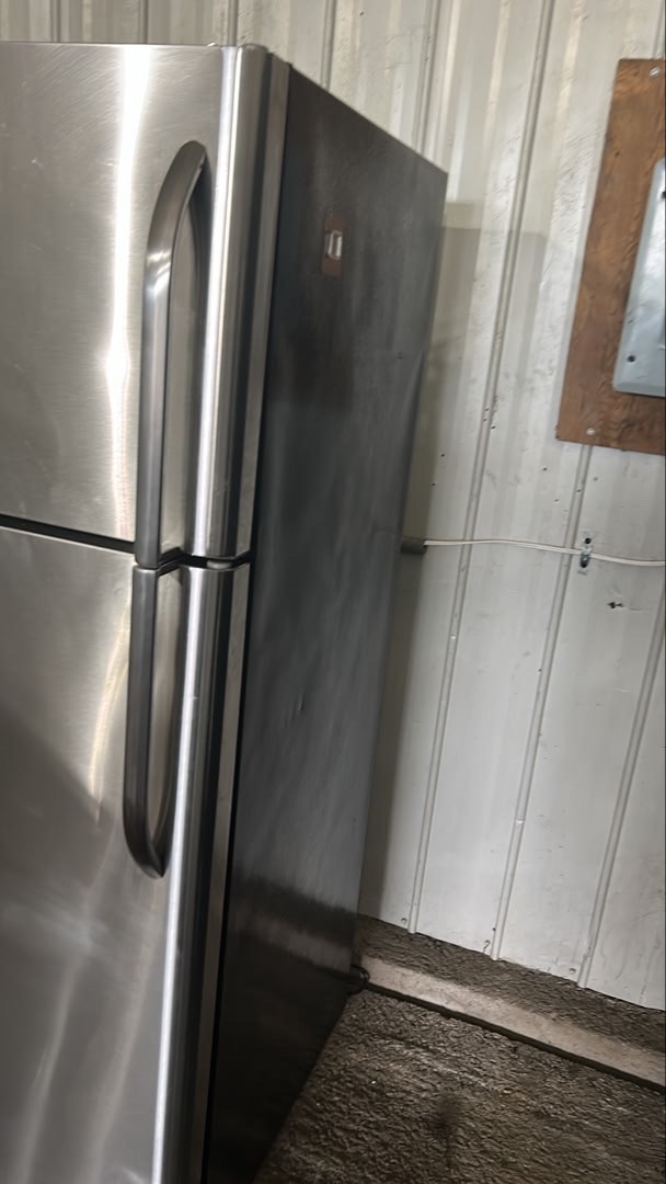 Frigidaire Refrigerator - photo 5