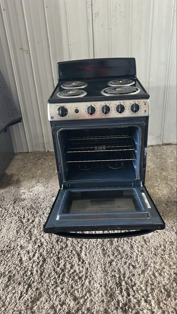24 inch GE Electric Stove - photo 3