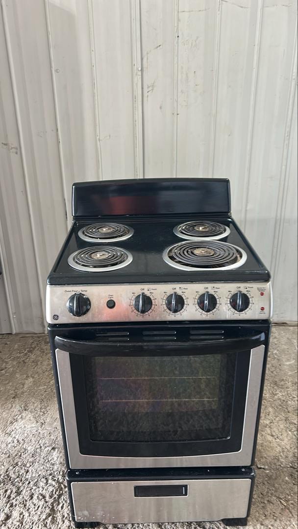 24 inch GE Electric Stove - photo 4