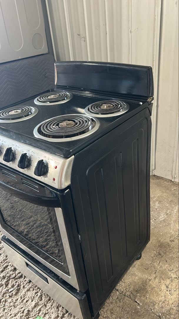 24 inch GE Electric Stove - photo 5
