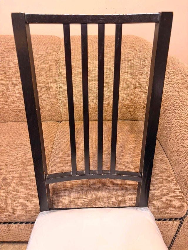 MOVING SALE! IKEA Extendable Dining Table and 4 Chairs - photo 4