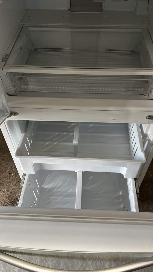 Whirlpool Refrigerator in good condition - photo 4
