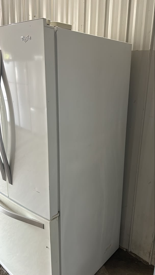 Whirlpool Refrigerator in good condition - photo 5