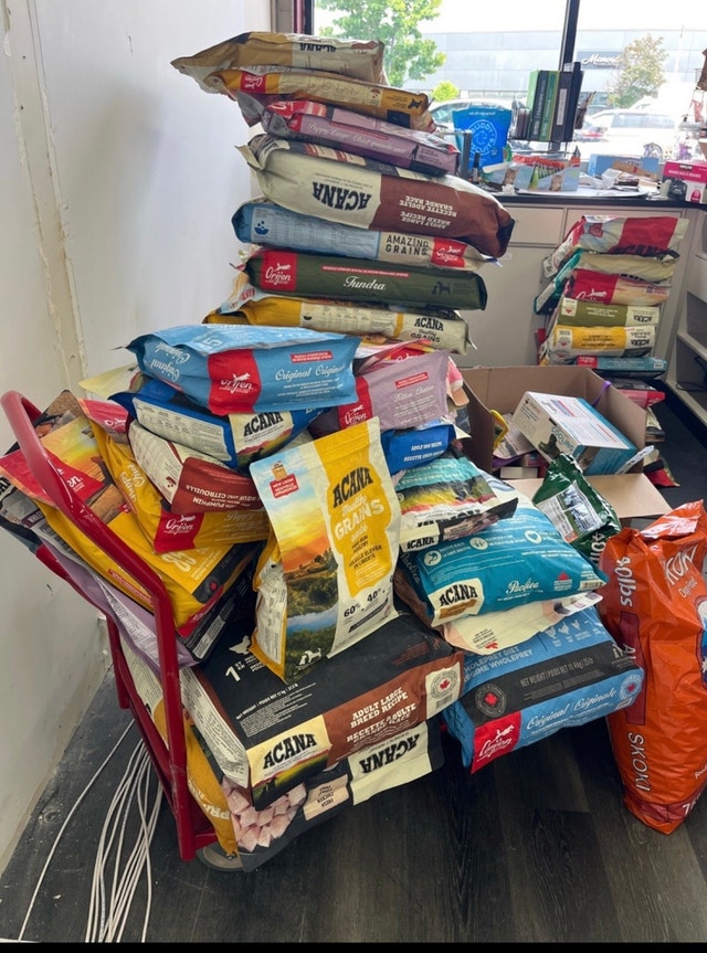 Global Pet Foods Store Closing Sale