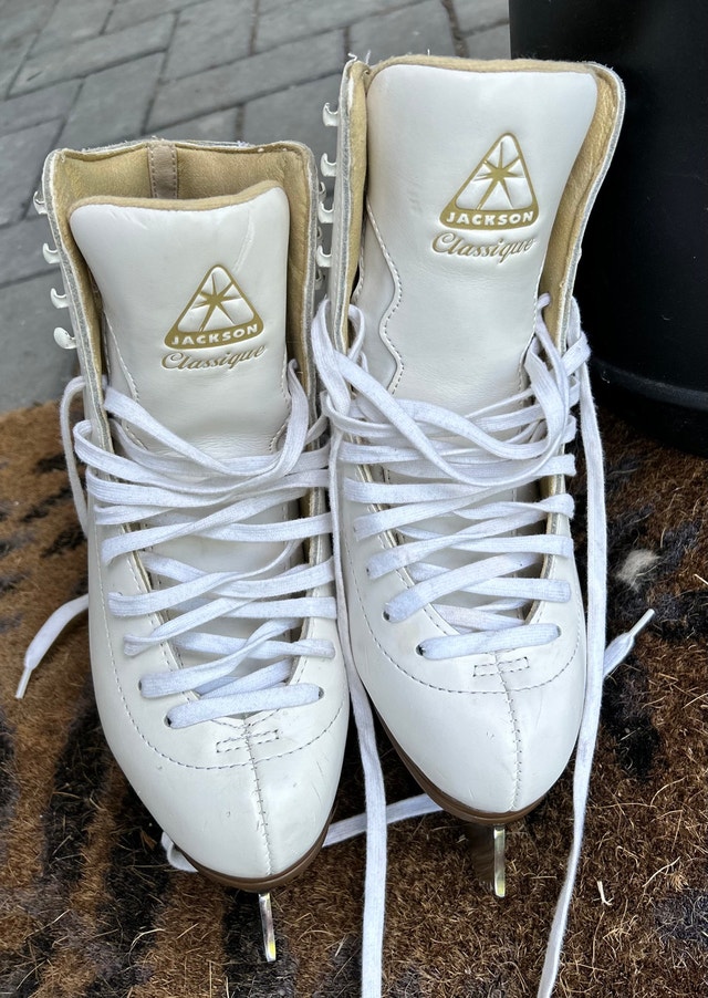 $40 Jackson Classique (NOT “Classic”) Women’s Figure Skate