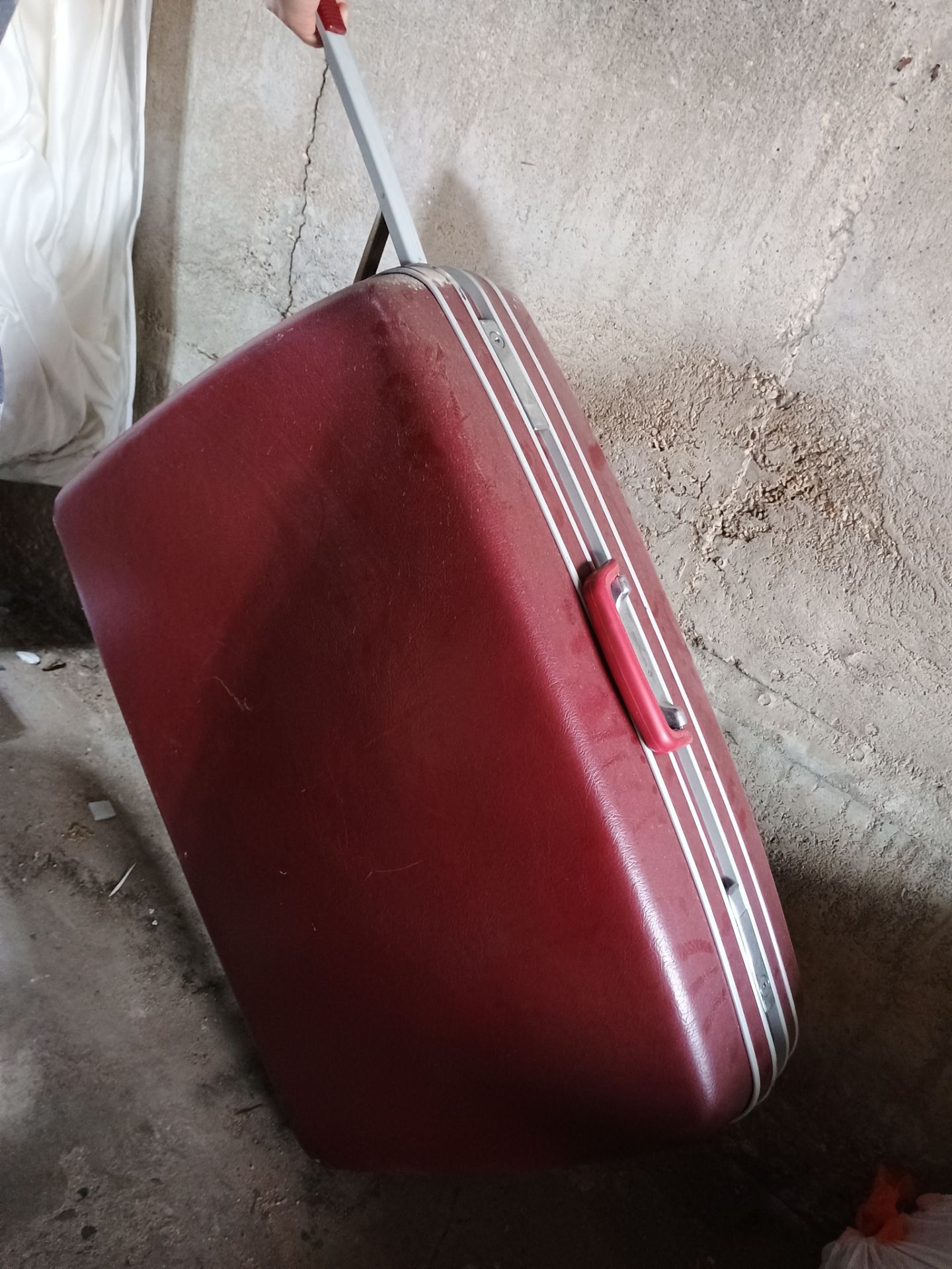 Vintage Red Hardside Samsonite Luggage - photo 4