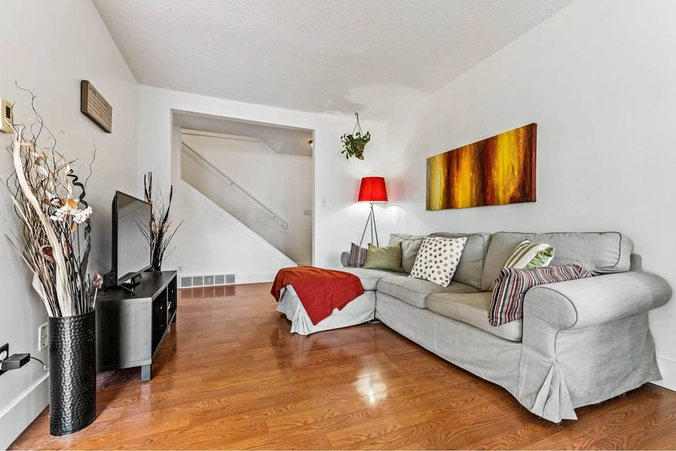 3 Beds 2 Baths - Townhouse