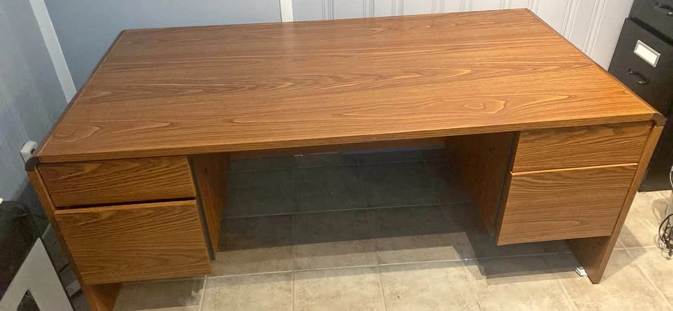 Wood Grain Executive Desk