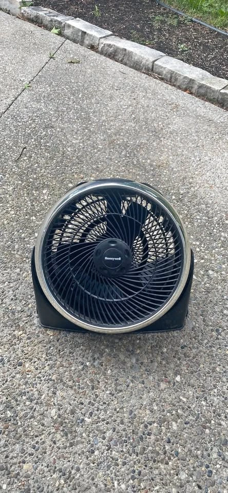 Honeywell Turbo Force Floor Fan – Excellent Condition