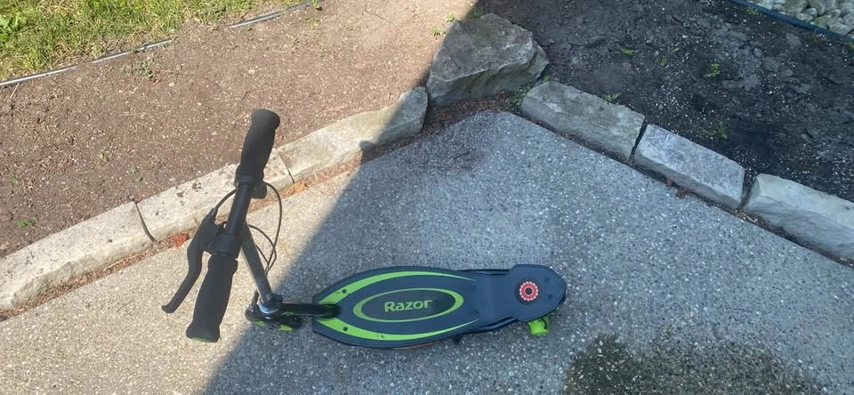 Razor Power Core E90 Electric Scooter - photo 2