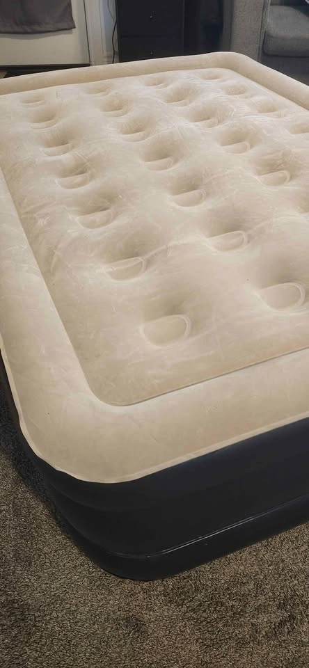 Double Air Mattress with Built in Pump - photo 4