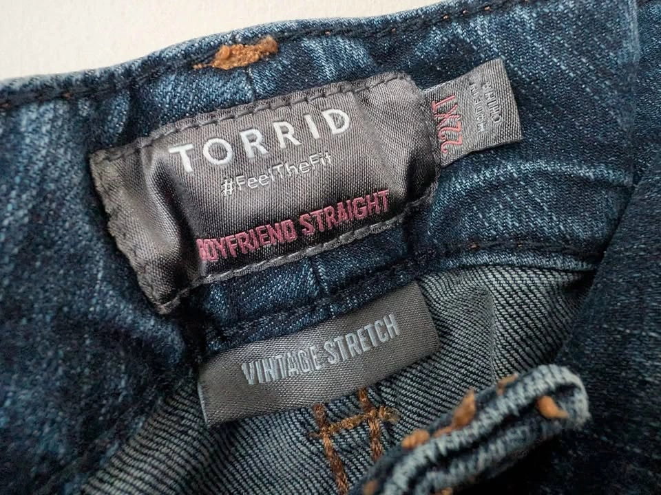 Torrid (22) Vintage Stretch Boyfriend Straight Jeans - photo 3
