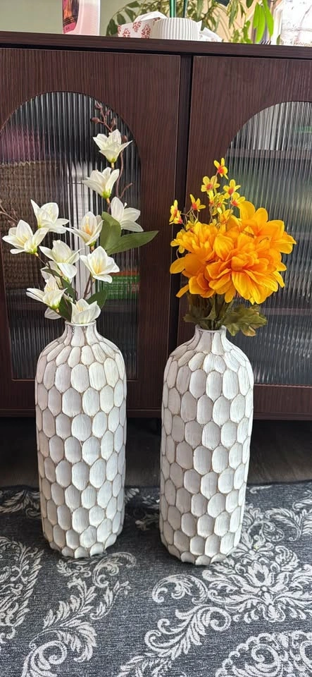 TORRE & TAGUS Decorative Vase