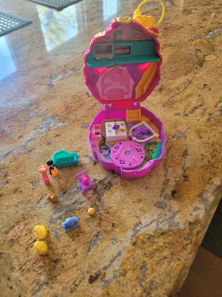 Polly Pocket Compact Playset - Something Sweet Cupcake - photo 2