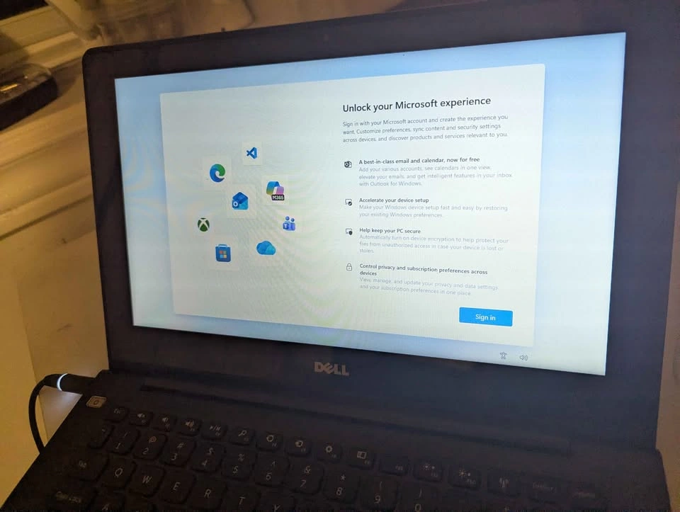 Dell 11" Laptop - Fast 256GB SSD & 8GB RAM (Works Plugged In) - photo 3