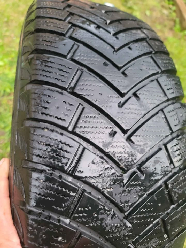 235/65 R17 Aluminum Rims with Tires - photo 3