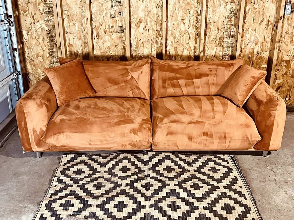 🚚FREE DELIVERY- Orange Velvet Sofa