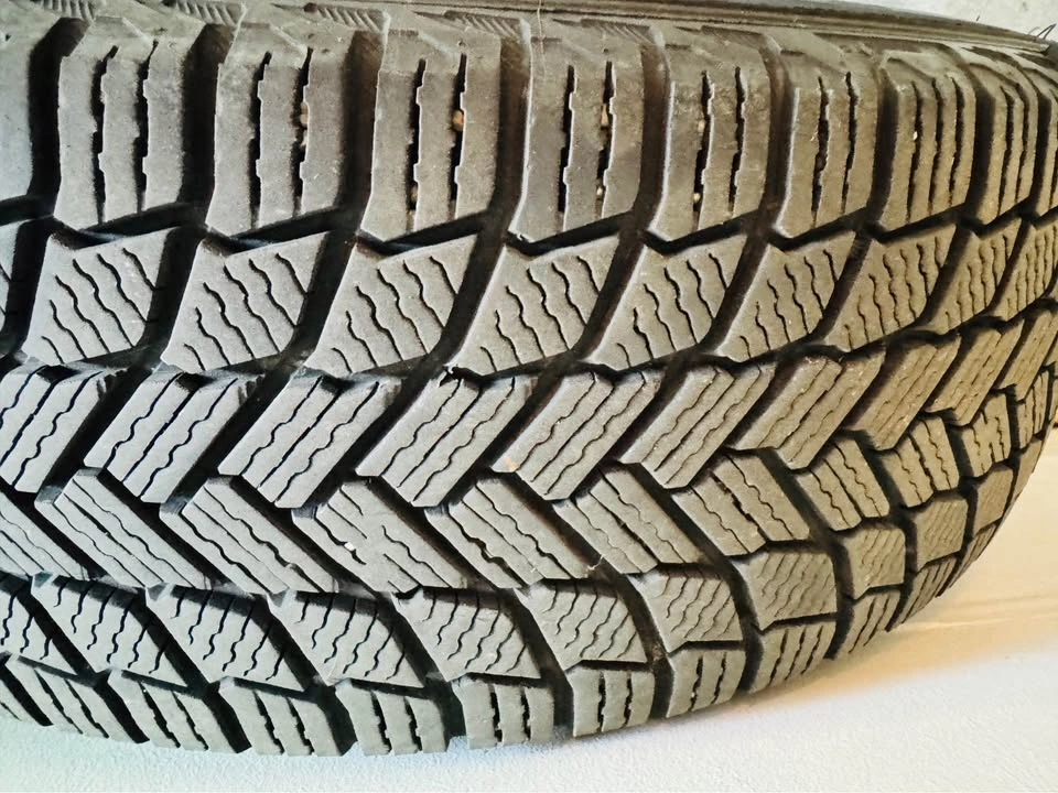 Set of 4 Michelin X-Ice Snow SUV Winter Tires on Steel Rims - photo 3