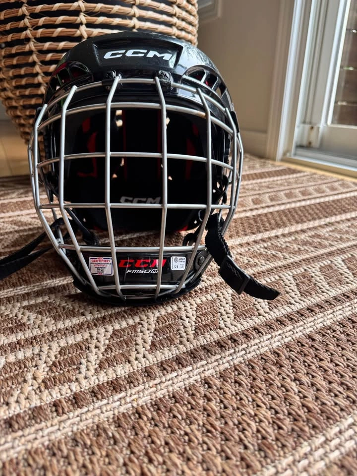 CCM XT20 Hockey Helmet - Size Medium - photo 2