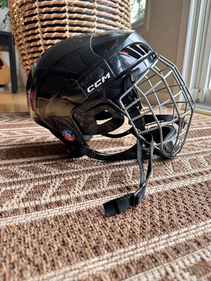 CCM XT20 Hockey Helmet - Size Medium - photo 3